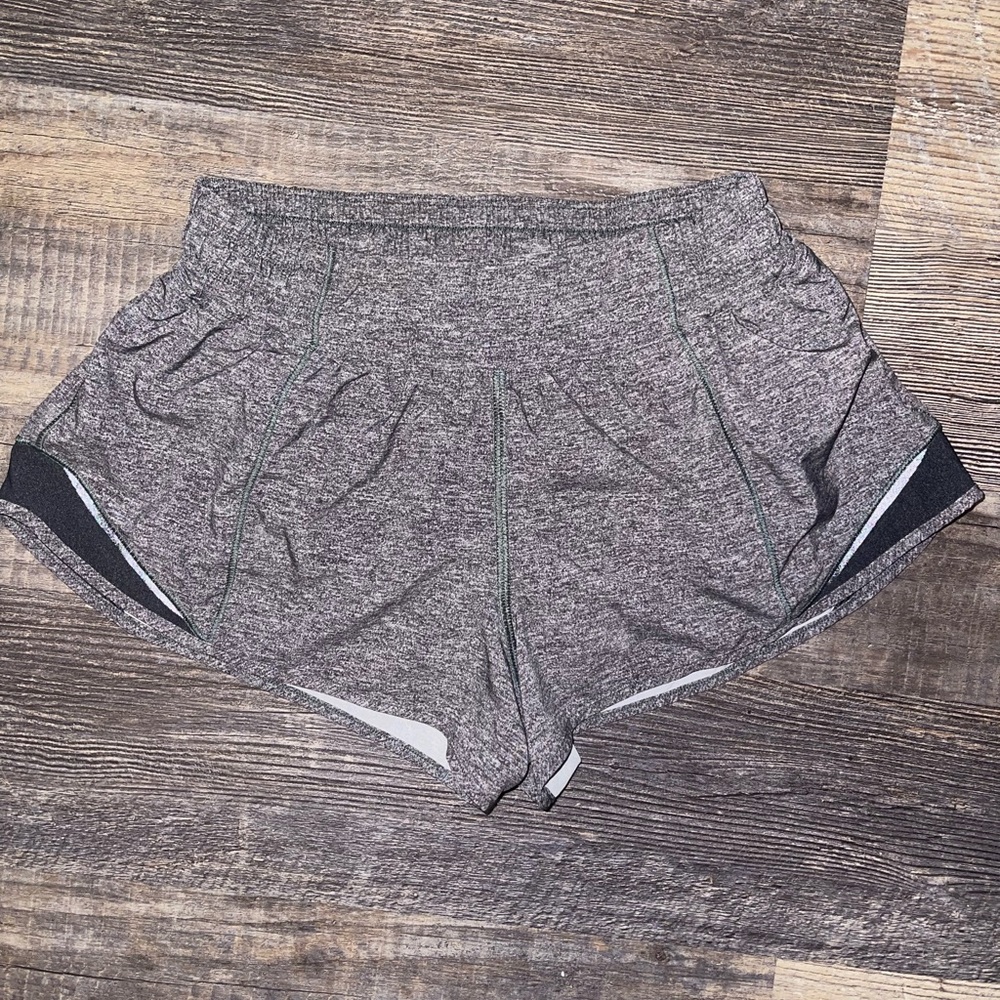 hotty hot 2.5” lululemon shorts